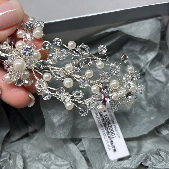 Bridal Hair Accessory - Picture 3 of 3